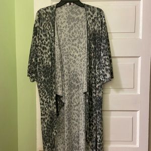 Small LulaRoe Leopard print Shirley